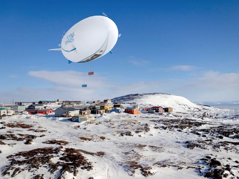 FlyingWhalesAirshipDelivery