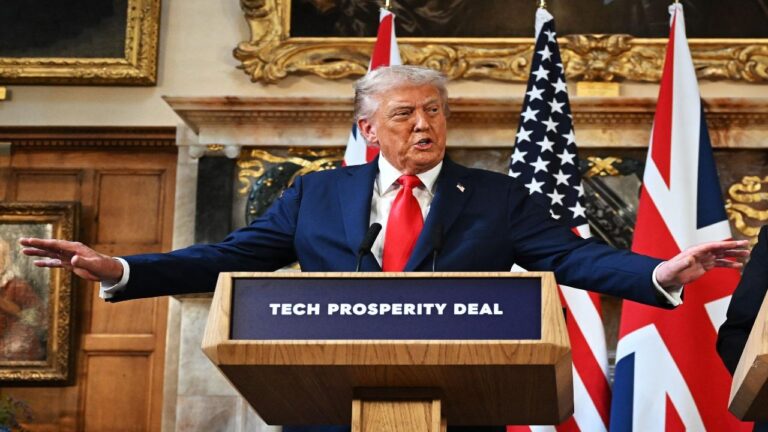 TRUMPINUK-1758216055860_d