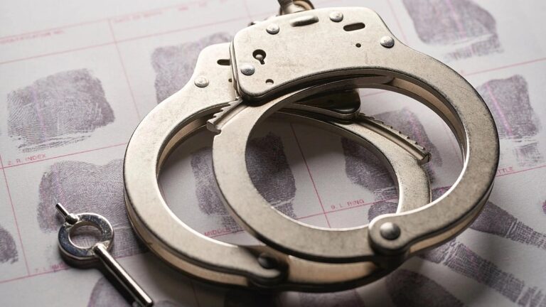 arrest_handcuffs