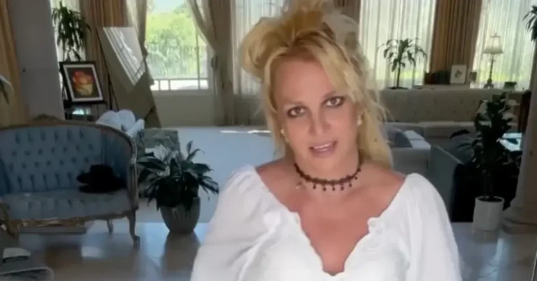 exclusive-barmy-britney-spears-death-fears-how-fallen-pop-stars-filthy-home-and-hermit-like-existence-sparks-fears-shes-headed-for-same-grim-fate-as-gene-hackman-1-1758567743070-1