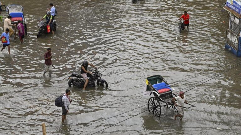 kolkata-rains-PTI-1758718033601_d