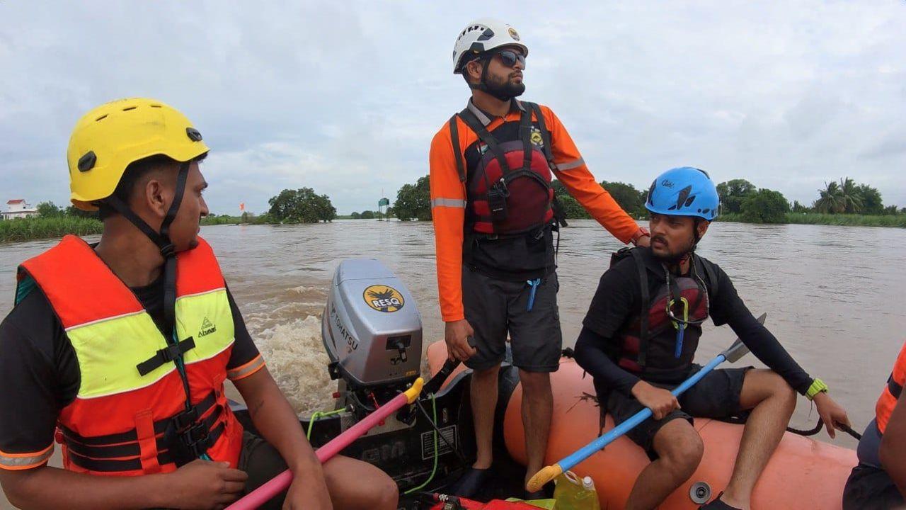 solapur-floods-rescue-main-1758806460504_d