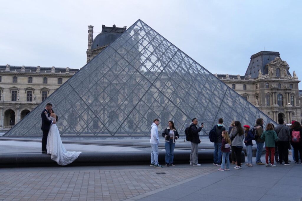 APTOPIX_France_Louvre_00590_9ee258-1