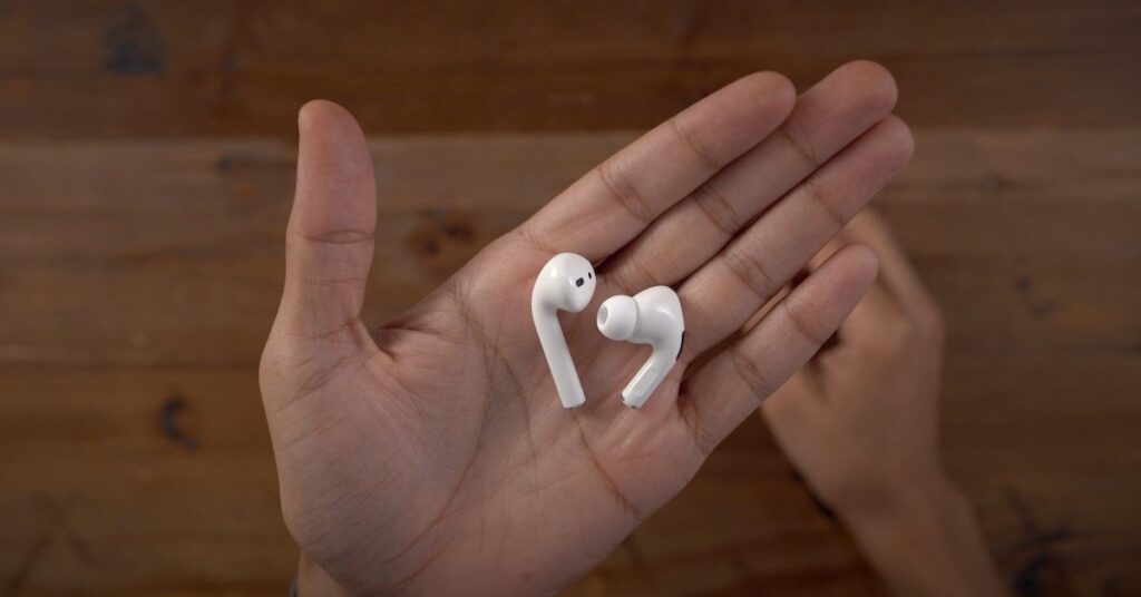 AirPods-Pro-vs-AirPods