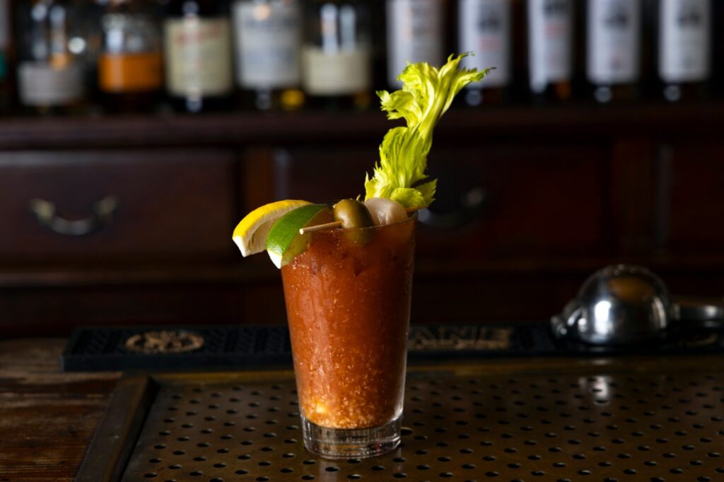 POUR-BLOODY-MARY-2