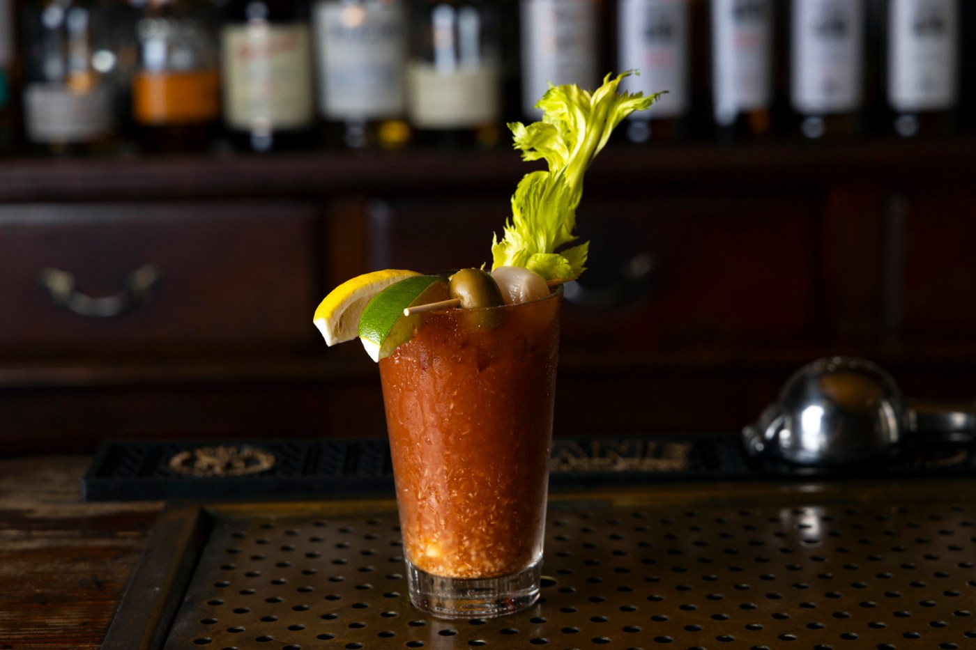 POUR-BLOODY-MARY-2