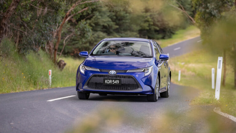 toyota-refutes-trump-10-billion-car-plants_feature