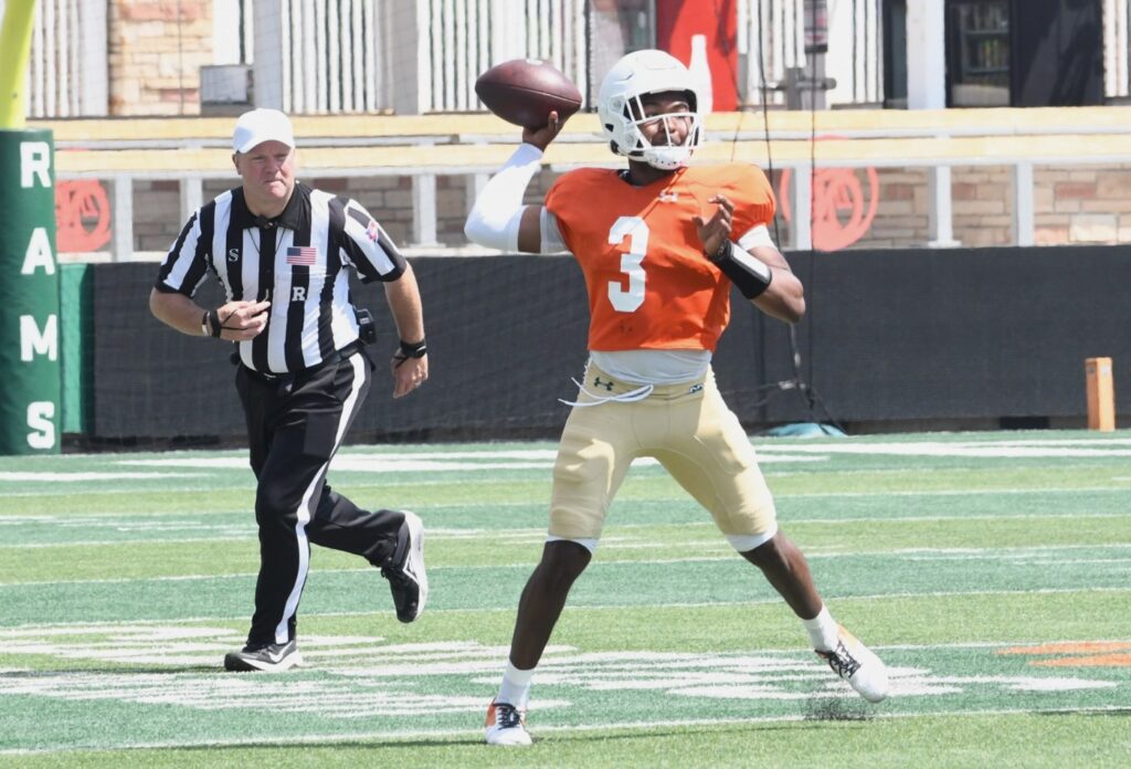 RHC-L-CSUFBCurryScrimmage112225-01