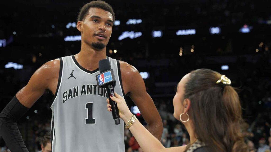 Victor-Wembanyama-moves-up-all-time-NBA-list-with-95th-straight-game-with-a-block