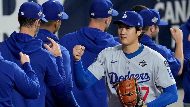 mlb-dodgers-shohei-ohtani-110125-6