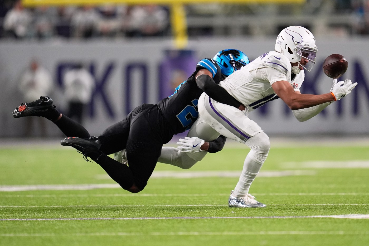 TMD-L-LionsAtVikingsGALLERY-24-1