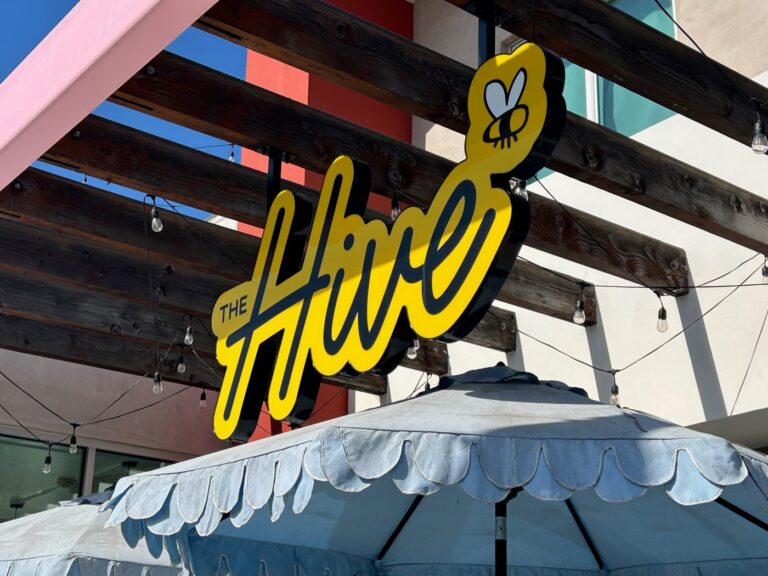 TDB-L-DINE-THEHIVE-0123-01-1