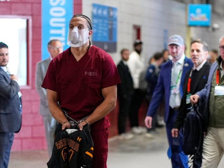 Super_Bowl_Football_14948-69890e5628e77-850x638-1