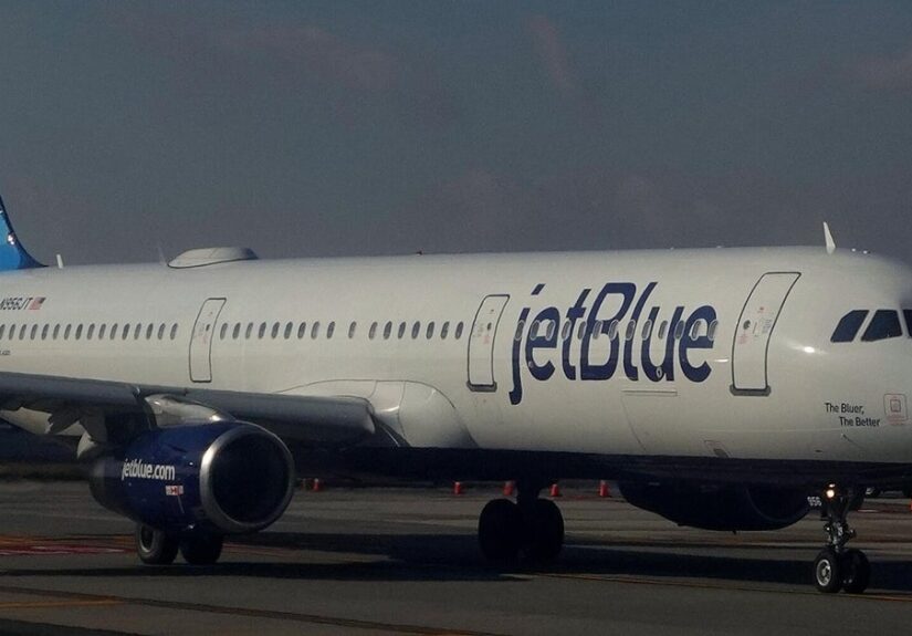 cbsn-fusion-newark-airport-reopens-jetblue-flight-emergency-landing-engine-issue-thumbnail