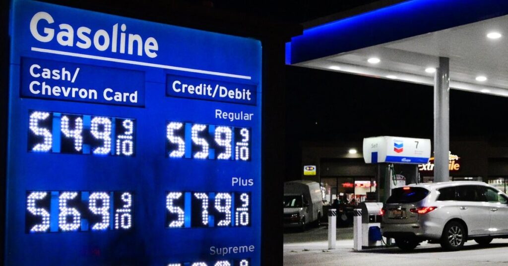 cbsn-fusion-war-iran-squeezing-us-oil-supply-driving-up-gas-prices-thumbnail