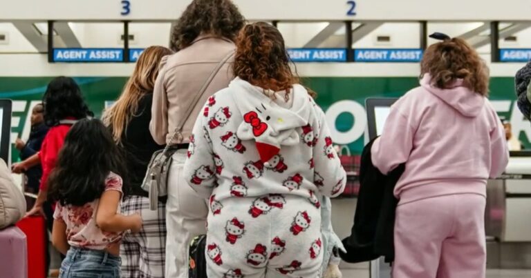 cbsn-fusion-what-to-wear-at-ruths-chris-highlights-national-divide-over-dress-codes-thumbnail