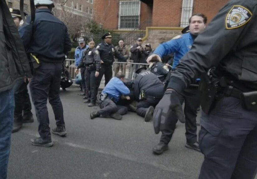 ramos-6p-vo-gracie-mans-wcbsh29e-hi-res-still-00-01-1022