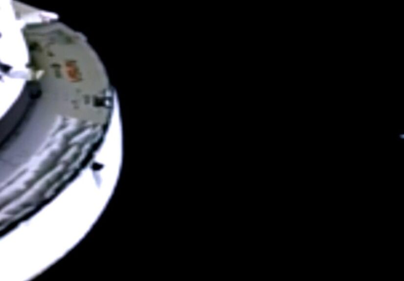 cbsn-fusion-artemis-ii-crew-regains-contact-earth-special-report-thumbnail